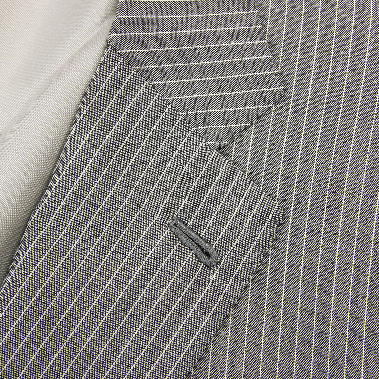 CURRENT Isaia Grey White S130s 2Ply Wool Striped Woven Dual Vents 2Btn Suit 44R