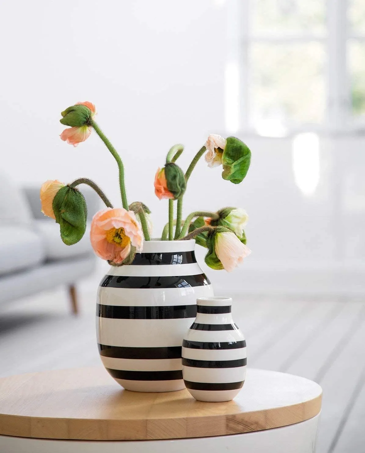 Omaggio vase Made of Porcelain with Stripes, Modern vase, Round, Bulbous, Scandinavian Design vase for Flowers, Black, 20cm
