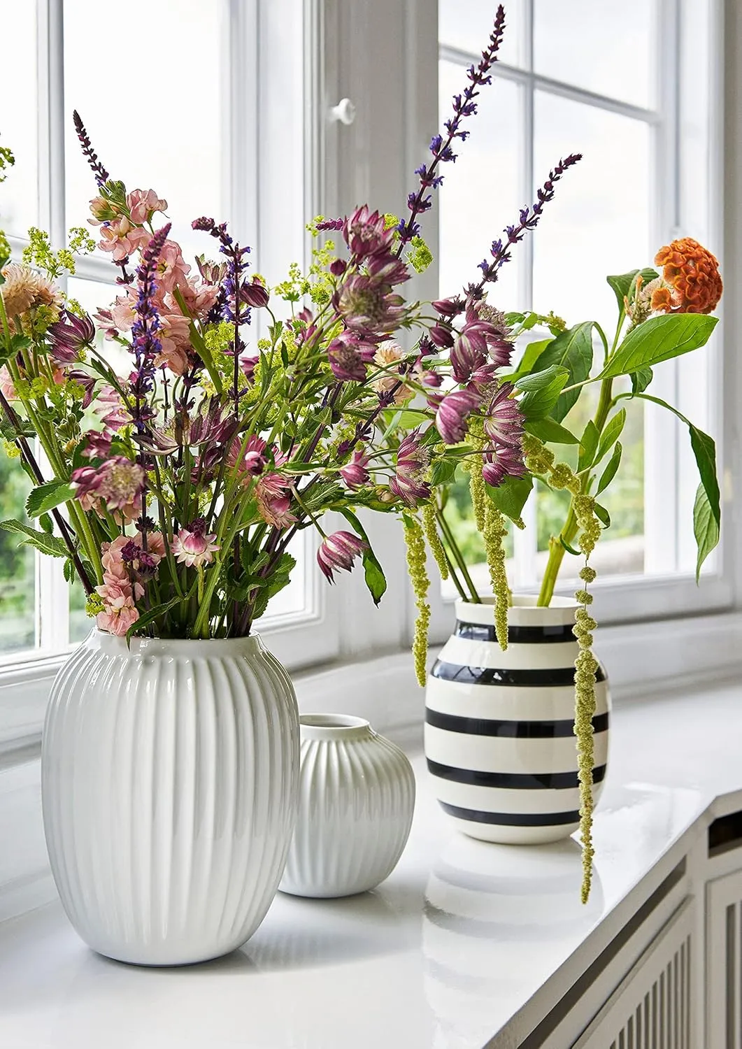 Omaggio vase Made of Porcelain with Stripes, Modern vase, Round, Bulbous, Scandinavian Design vase for Flowers, Black, 20cm