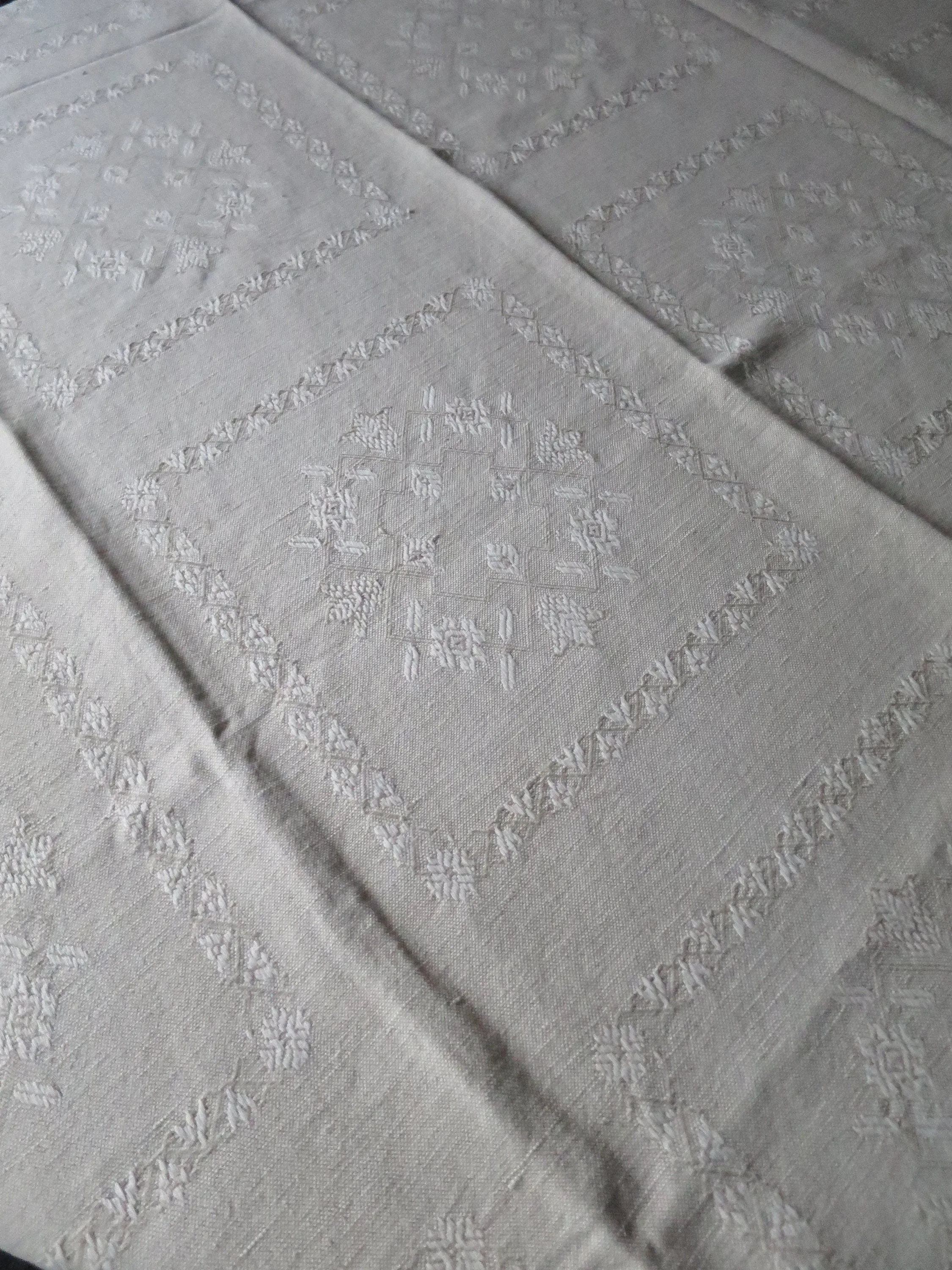 Vintage Linen Union Damask Table Cloth- Nordic Stars- 220 x 134 cm/ 86.5 x 53 "